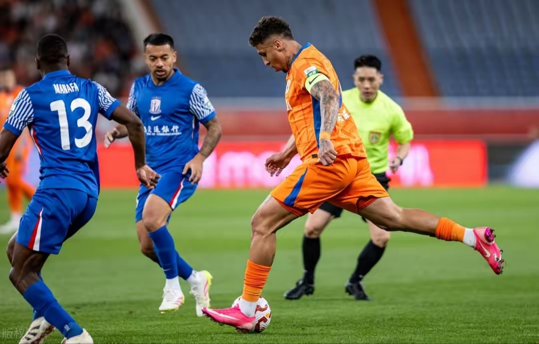 九游电脑版-赛后突围战来临；成都蓉城围绕法甲豪取连胜；气氛紧张；身体对抗强度拉满的简单介绍